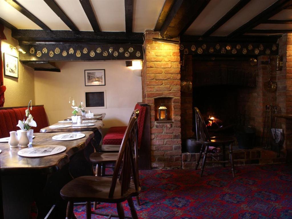 The Saracens Head Inn Amersham Exterior photo